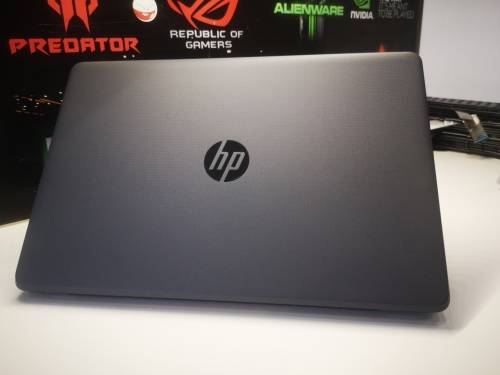 **BRAND NEW, BOXED!**HP 255 G6*AMD E2-9000u*7th GEN*2+2 CORE*RADEON R2*4GB RAM*500GB HDD*DVD*