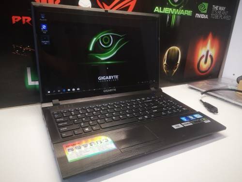 ***Monstrous GIGABYTE Q1542***8GB RAM*750GB HDD*i5-3230M*DVD*HD DISPLAY*NVIDIA 640M
