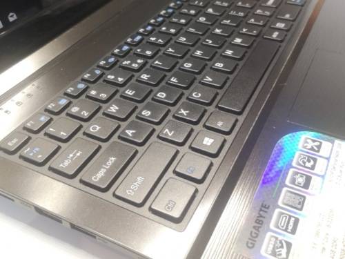 ***Monstrous GIGABYTE Q1542***8GB RAM*750GB HDD*i5-3230M*DVD*HD DISPLAY*NVIDIA 640M