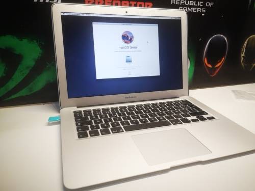 1ST BID TAKES!*IMMACULATE**Apple Macbook Air*EARLY 2015*i5-5250U*8GB RAM*128GB SSD*BACKLIT*