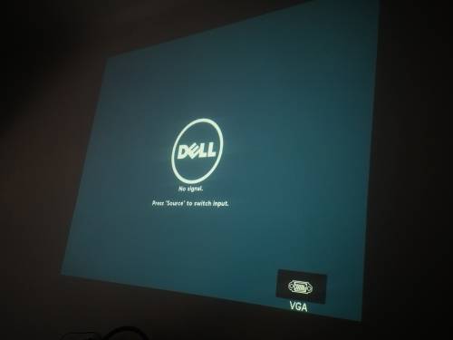 AS NEW*DELL PROJECTOR 1220*2700LUMENS*SCHOOL OR BUSINESS*