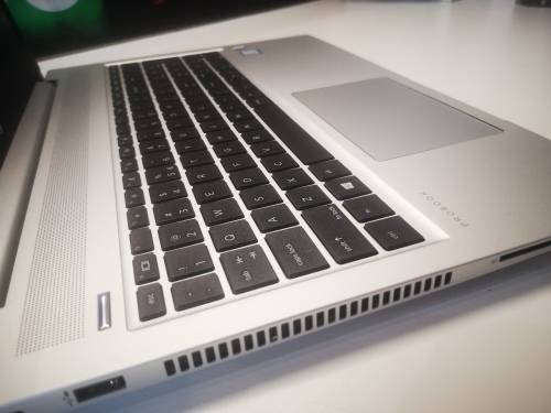 1ST BID TAKES!*AS NEW!*HP PROBOOK 450 G6*i5-8265u*12GB DDR4*500GB SSD*UHD 620*