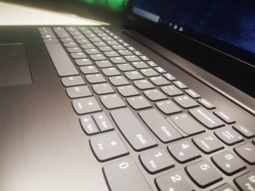 High Spec*As New*8TH GEN*LENOVO IDEAPAD 330*i5-8250U*FULL HD*8GB DDR4*1000GB HDD*UHD 620 GRAPHICS*