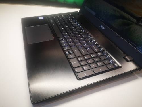 STUNNING*LATEST TECH*ACER TRAVELMATE P259*i5-7200u*8GB DDR4*1000gb HDD*HD620