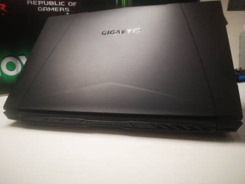 **Ultimate Gamer**GIGABYTE SABER 15*i7-7700HQ*GTX1050*FHD*8GB RAM*1000GB HDD*BACKLIT*QUAD CORE*