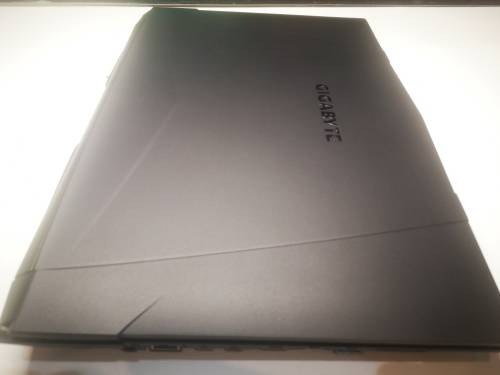 **Ultimate Gamer**GIGABYTE SABER 15*i7-7700HQ*GTX1050*FHD*8GB RAM*1000GB HDD*BACKLIT*QUAD CORE*