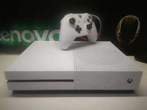 PACKAGE DEAL*XBOX ONE S*WITH 1 X ORIGINAL CONTROLLERS*1000GB HDD*4 XBOX GAMES*