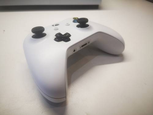 PACKAGE DEAL*XBOX ONE S*WITH 1 X ORIGINAL CONTROLLERS*1000GB HDD*4 XBOX GAMES*