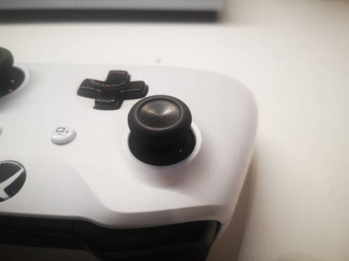 PACKAGE DEAL*XBOX ONE S*WITH 1 X ORIGINAL CONTROLLERS*1000GB HDD*4 XBOX GAMES*