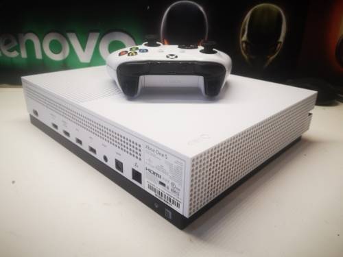 PACKAGE DEAL*XBOX ONE S*WITH 1 X ORIGINAL CONTROLLERS*1000GB HDD*4 XBOX GAMES*