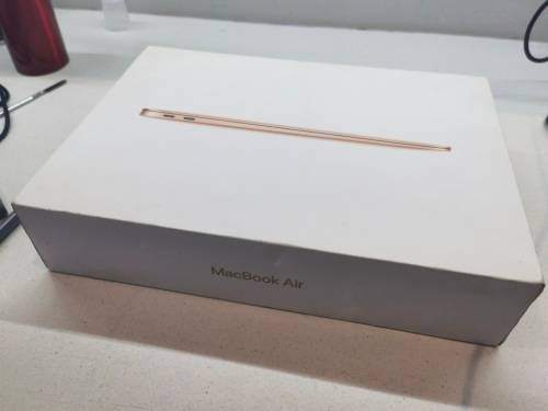 Please Read*MACBOOK AIR 2018*i5-8210Y*8GB RAM*128GB SSD*RETINA*UHD 617 GRAPHICS*FACETIME WEBCAM*