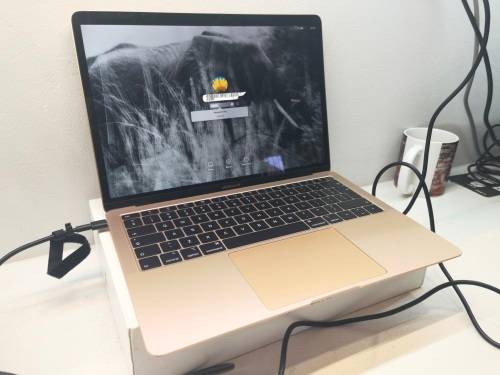 Please Read*MACBOOK AIR 2018*i5-8210Y*8GB RAM*128GB SSD*RETINA*UHD 617 GRAPHICS*FACETIME WEBCAM*