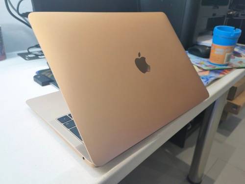 Please Read*MACBOOK AIR 2018*i5-8210Y*8GB RAM*128GB SSD*RETINA*UHD 617 GRAPHICS*FACETIME WEBCAM*