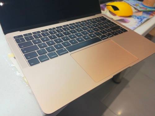 Please Read*MACBOOK AIR 2018*i5-8210Y*8GB RAM*128GB SSD*RETINA*UHD 617 GRAPHICS*FACETIME WEBCAM*