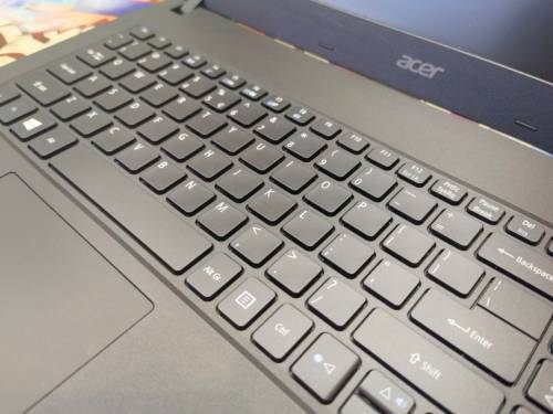 AS NEW!*ELITE ACER RANGE*VERY FAST!*ACER TRAVELMATE 2510*i7-8550U*8GB DDR4*256GB SSD*QUAD CORE