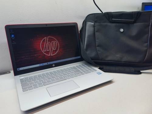 Brilliant Laptop!*AS NEW*HP PAVILION 15*i3-7100U*8GB DDR4*240GB SSD*1000GB HDD*BACKLIT*620 GRAPHICS*