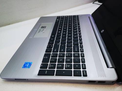 AS BRAND NEW*9.5/10 CONDITION-HP 250 G8-N4020-9TH GEN*4GB DDR4*500GB HDD*WARRANTY