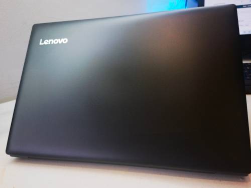 1ST BID TAKES!*BRAND NEW,BOXED*STUNNING 8th GEN*LENOVO 330*N4000*4GB*500GB*