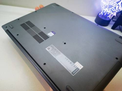 1ST BID TAKES!*BRAND NEW,BOXED*STUNNING 8th GEN*LENOVO 330*N4000*4GB*500GB*