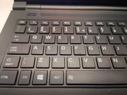 VERY FAST!*Performance Engineered*TOSHIBA TECRA C50*i5-BLACK-4210U*8GB*256GB SSD*HD*DVD
