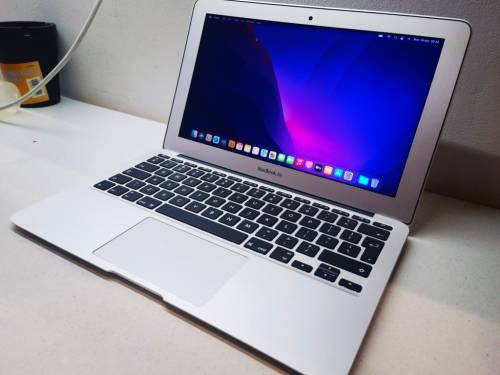 MINT CONDITION**HIGH SPEC**ULTIMATE 2015-2017 APPLE MACBOOK AIR i5*128GB SSD*4GB RAM*52 cycles*