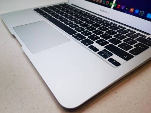 MINT CONDITION**HIGH SPEC**ULTIMATE 2015-2017 APPLE MACBOOK AIR i5*128GB SSD*4GB RAM*52 cycles*