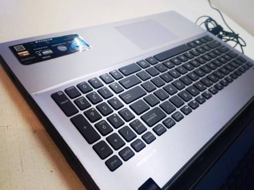 *ICE COOL TECH*FAST*ASUS X550M*i5-4200M*8GB DDR3*240GB SSD*SONICMASTER*INSTANT ON*
