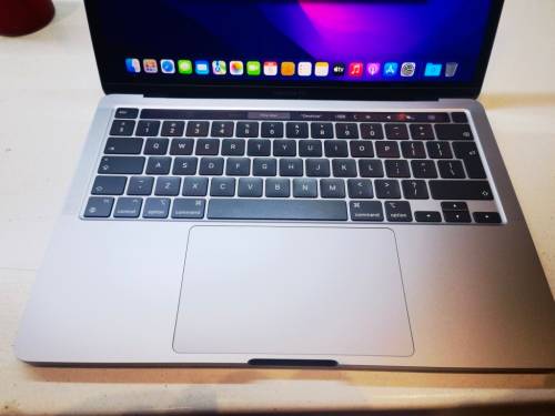 1ST BID TAKE*Do not miss*2020 MACBOOK PRO TOUCHBAR*CORE i5*8GB RAM*512GB NVME SSD*RETINA2560X1600*M1