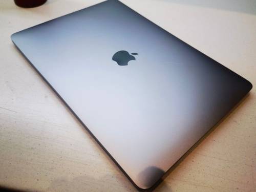 1ST BID TAKE*Do not miss*2020 MACBOOK PRO TOUCHBAR*CORE i5*8GB RAM*512GB NVME SSD*RETINA2560X1600*M1