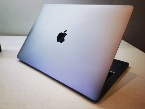 1ST BID TAKE*Do not miss*2020 MACBOOK PRO TOUCHBAR*CORE i5*8GB RAM*512GB NVME SSD*RETINA2560X1600*M1