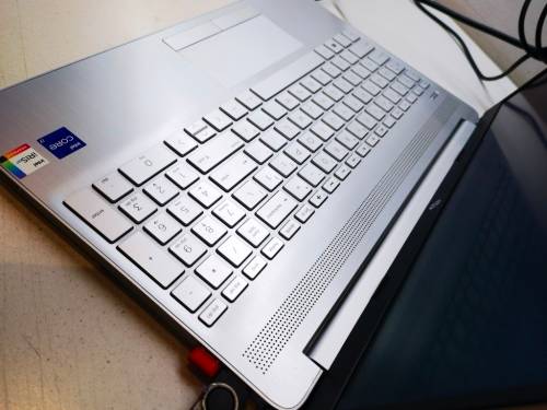 11TH GEN BEAST!*HP NOTEBOOK 15*i7-1165G7*16GB DDR4*512GB NVME*1000GB HDD*FHD*G7 GRAPHICS*WARRANTY