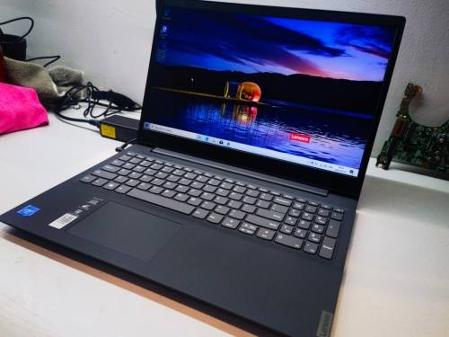 fast!*STUNNING 8th GEN*LENOVO S145*N4000*8GB DDR4*256GB SSD*UHD 600 GRAPHICS*