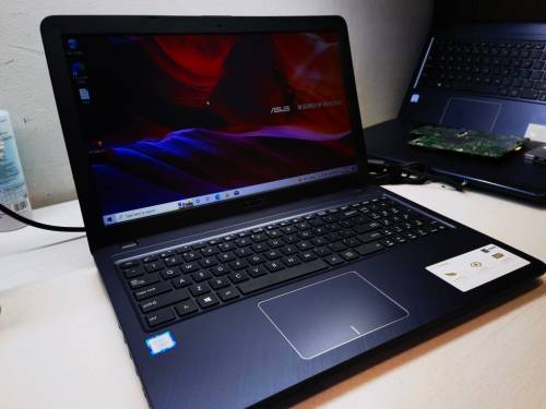 Asus X543U 8th Gen i5 8GB 256GB SSD UHD 620 Graphics Quad Core