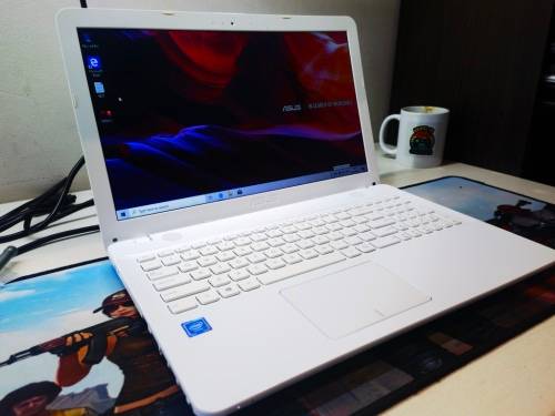 *STUNNING*ASUS A514S*N3060*2GB*500GB*HD GRAPHICS*DVD*