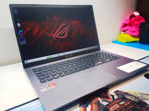 STUNNING!*ASUS VIVOBOOK M509DA*RYZEN 3-3250U*8GB DDR4256GB SSD*HD*RADEON VEGA 3 GRAPHICS*