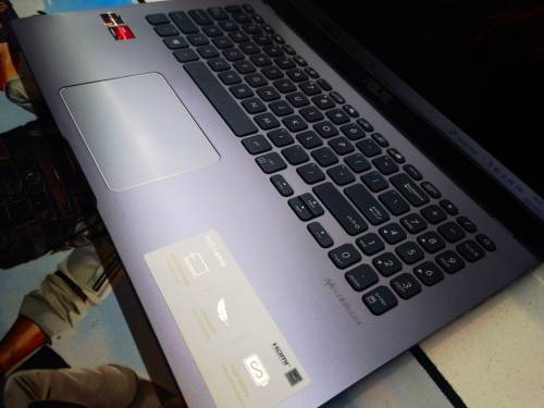 STUNNING!*ASUS VIVOBOOK M509DA*RYZEN 3-3250U*8GB DDR4256GB SSD*HD*RADEON VEGA 3 GRAPHICS*