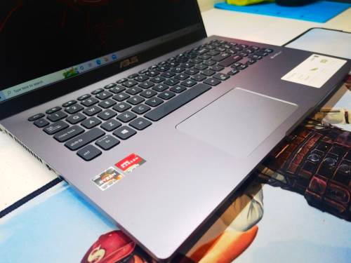 STUNNING!*ASUS VIVOBOOK M509DA*RYZEN 3-3250U*8GB DDR4256GB SSD*HD*RADEON VEGA 3 GRAPHICS*