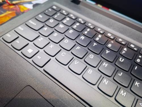 MINT!*HIGH SPEC*LENOVO IDEAPAD 110*i3-6001U*500GB HDD*8GB DDR4*DVD*HD