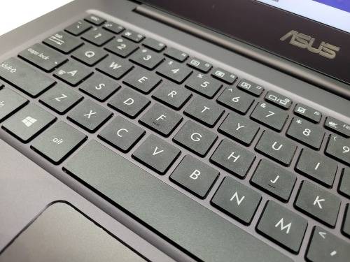 *EXTREME PERFORMANCE*ASUS ZENBOOK UX305F*M-5Y10c*8GB RAM*FHD*512GB SSD*