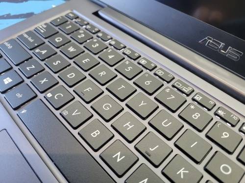 TOUCHSCREEN!*ASUS ultrabook TAICHI21*i5-3317U*4GB DDR3*128GB NVME*FHD*