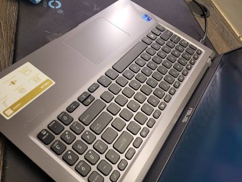 BEAST!*AS NEW!*VERY FAST!*11TH GEN I7*ASUS VIVOBOOK X515EA*i7-1165G7*8GB DDR4*512GB SSD*FHD*WARRANTY