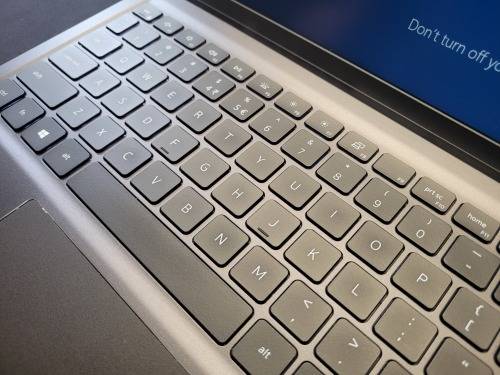 *HIGH SPEC!*DELL VOSTRO 5510*i5-11320H*8GB DDR4*256GB SSD*FHD*IR*BACKLIT*