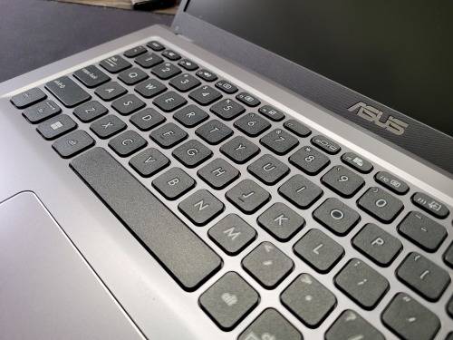 AS NEW!*VERY FAST!*10TH GEN!*ASUS VIVOBOOK X515JA*i5-1035G1*8GB DDR4*256GB SSD*FHD