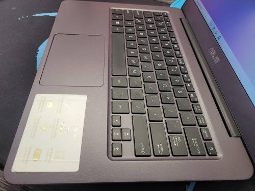 **BARGAIN BUY**ASUS ZENBOOK ULTRABOOK 4GB RAM, 256SSD WITH SLEEVE-WORTH R10k -GRAB IT @ JUST R4999!!