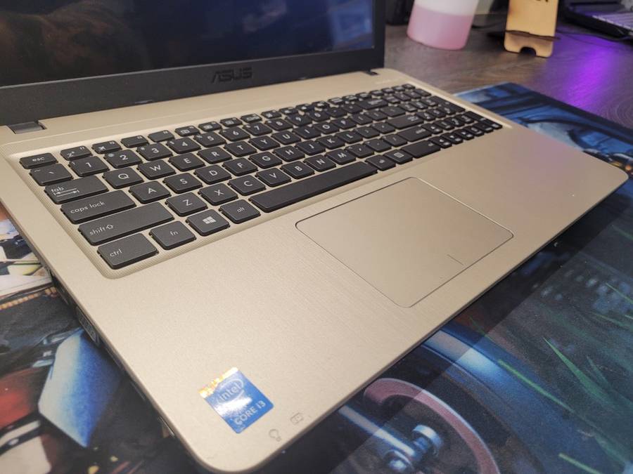 FAST*ASUS VIVOBOOK*X540*i3-5005U*4GB DDR3*240GB SSD*SONICMASTER AUDIO*