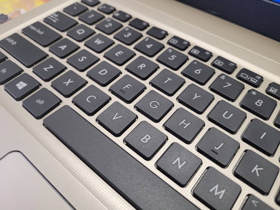 FAST*ASUS VIVOBOOK*X540*i3-5005U*4GB DDR3*240GB SSD*SONICMASTER AUDIO*