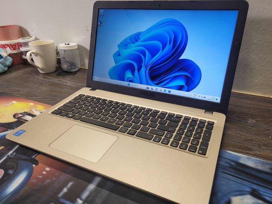 FAST*ASUS VIVOBOOK*X540*i3-5005U*4GB DDR3*240GB SSD*SONICMASTER AUDIO*