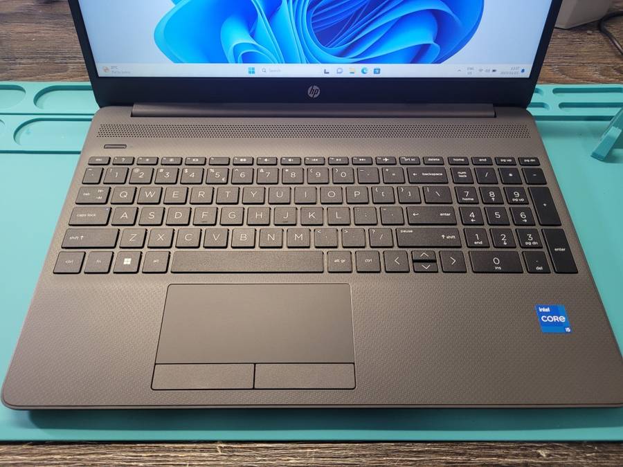 AS BRAND NEW!*BEAST!*11TH GEN*HP 250 G8*i5-1135G7*8GB DDR4*256GB NVME SSD*FHD*G7 GRAPHIC*WARRANT