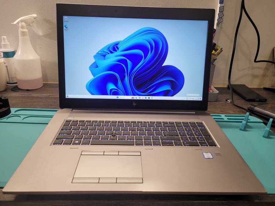 INCREDIBLE LAPTOP!*HP ZBOOK 17 G5*i7-8750H*32GB DDR4*512GB SSD*256GB SSD*NVIDIA P2000*