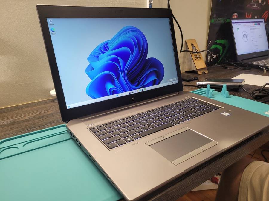 INCREDIBLE LAPTOP!*HP ZBOOK 17 G5*i7-8750H*32GB DDR4*512GB SSD*256GB SSD*NVIDIA P2000*